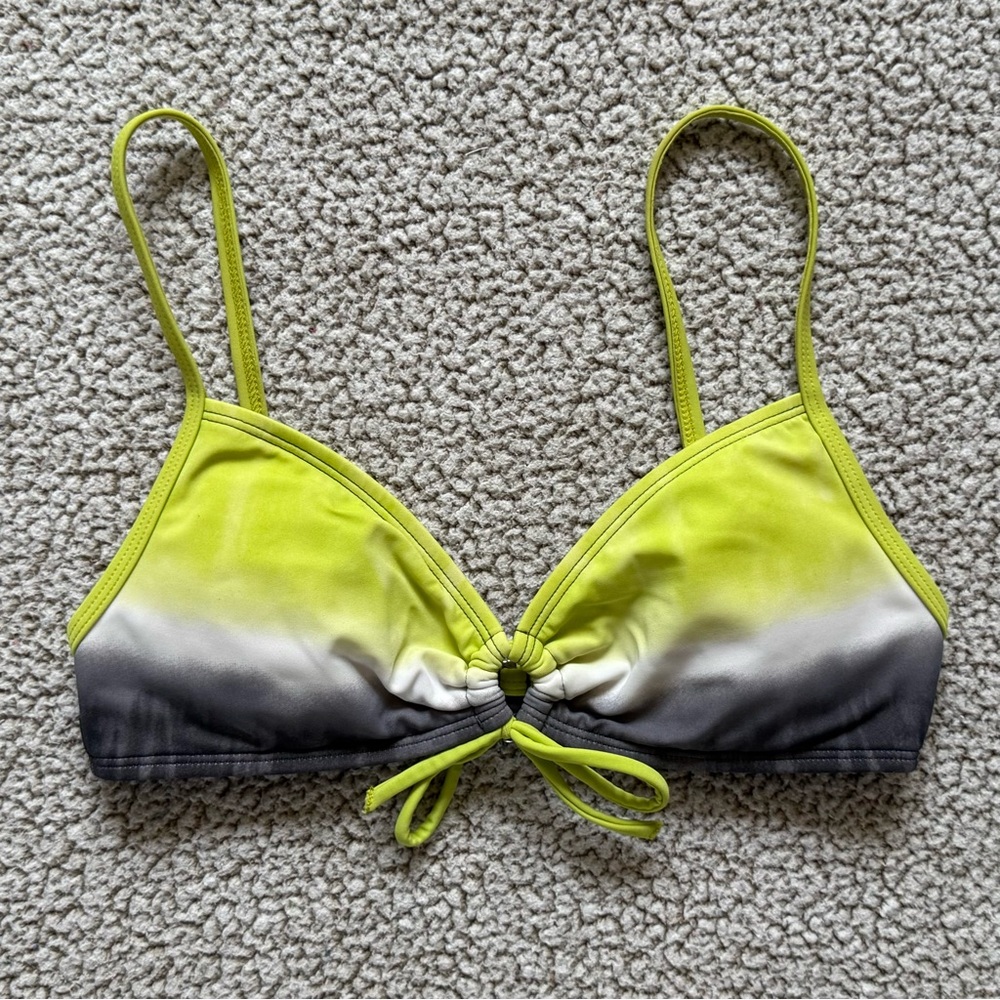 🐻 2/$25 • Athleta | Tie Dyed Bikini Top